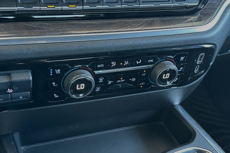 Chevrolet Silverado 1500 Vehicle Full-screen Gallery Image 31