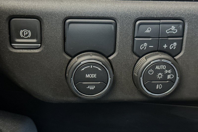 Chevrolet Silverado 1500 Vehicle Full-screen Gallery Image 42