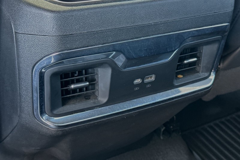 Chevrolet Silverado 1500 Vehicle Full-screen Gallery Image 43