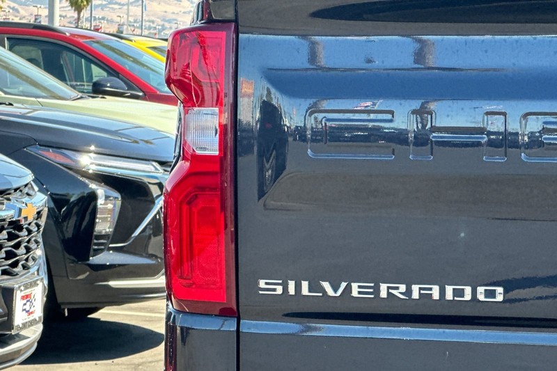Chevrolet Silverado 1500 Vehicle Full-screen Gallery Image 49