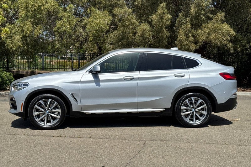 BMW X4 Vehicle Full-screen Gallery Image 07