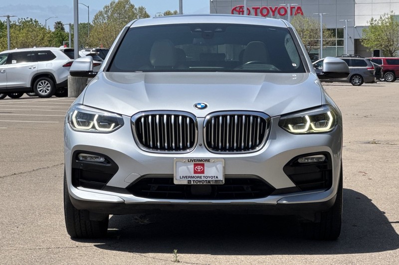 BMW X4 Vehicle Full-screen Gallery Image 09