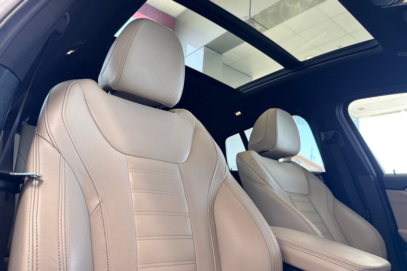 BMW X4 Vehicle Full-screen Gallery Image 20