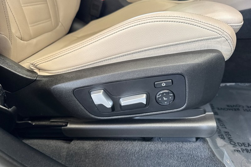 BMW X4 Vehicle Full-screen Gallery Image 23
