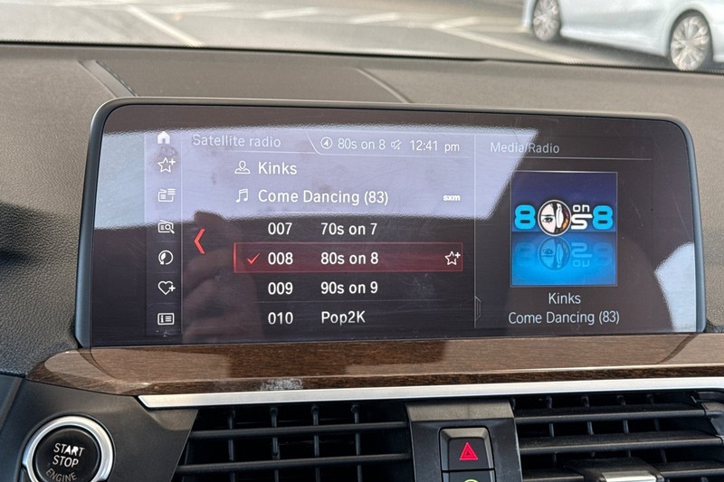 BMW X4 Vehicle Full-screen Gallery Image 26