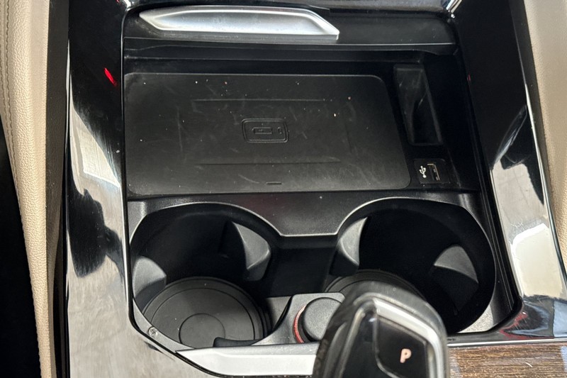 BMW X4 Vehicle Full-screen Gallery Image 31