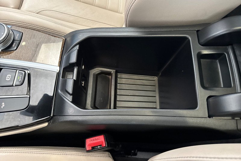 BMW X4 Vehicle Full-screen Gallery Image 33