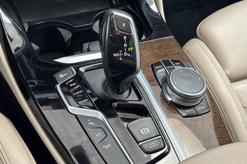 BMW X4 Vehicle Full-screen Gallery Image 34