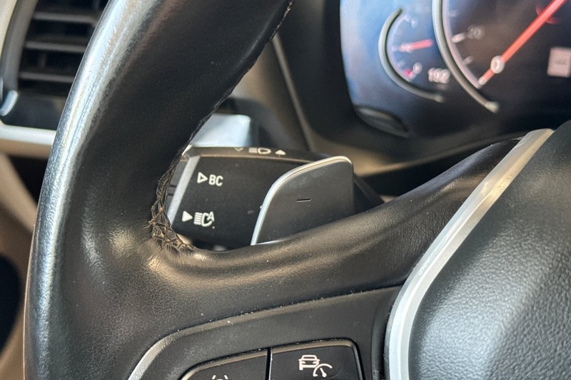 BMW X4 Vehicle Full-screen Gallery Image 38