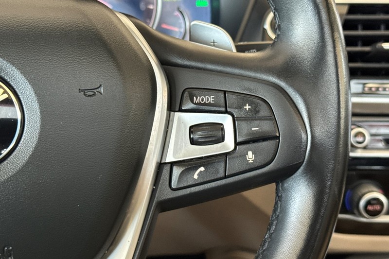 BMW X4 Vehicle Full-screen Gallery Image 39