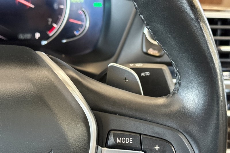BMW X4 Vehicle Full-screen Gallery Image 40