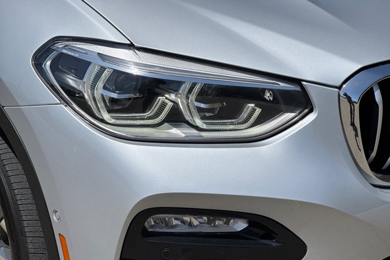 BMW X4 Vehicle Full-screen Gallery Image 49