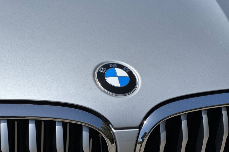BMW X4 Vehicle Full-screen Gallery Image 50
