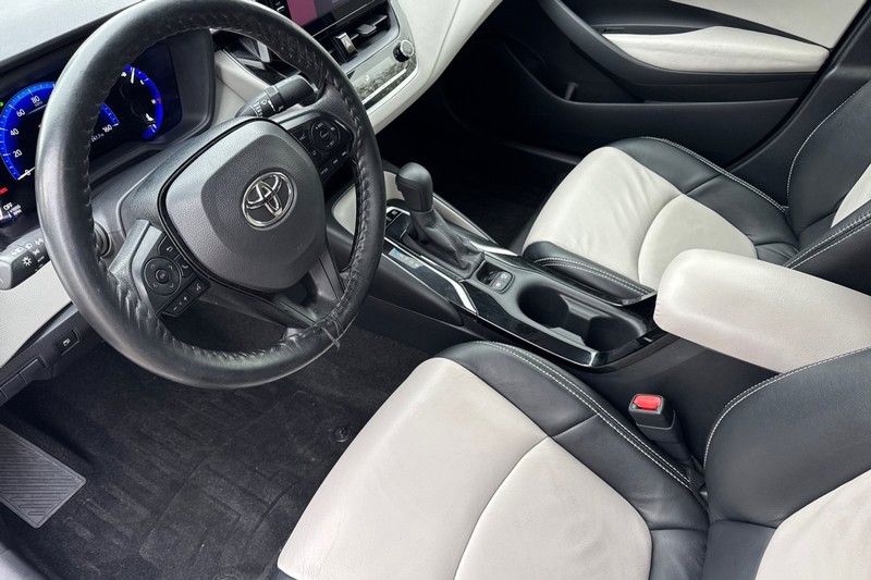 Toyota Corolla Vehicle Full-screen Gallery Image 10