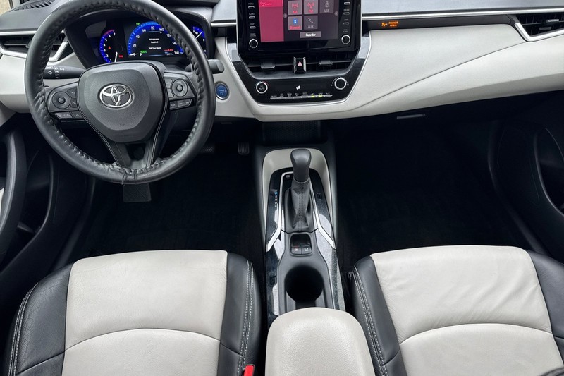 Toyota Corolla Vehicle Full-screen Gallery Image 15
