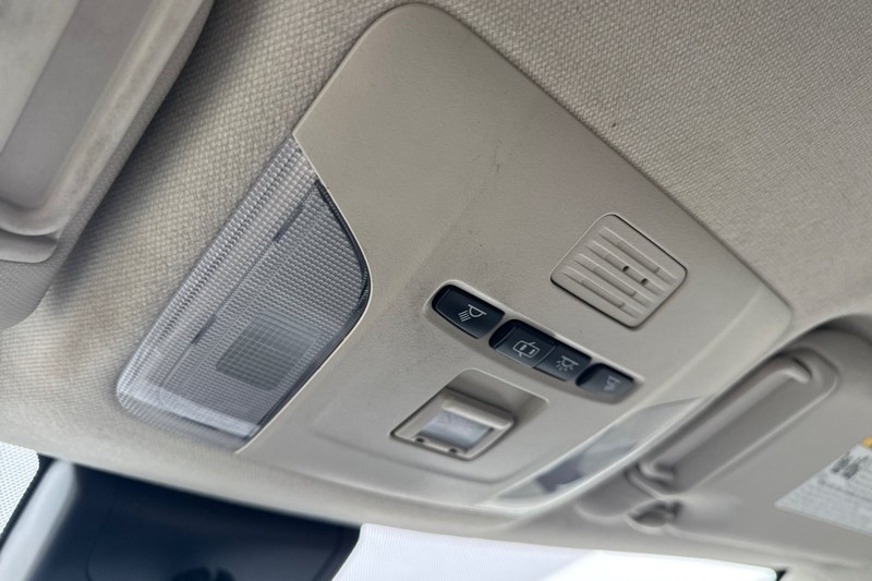 Toyota Corolla Vehicle Full-screen Gallery Image 23
