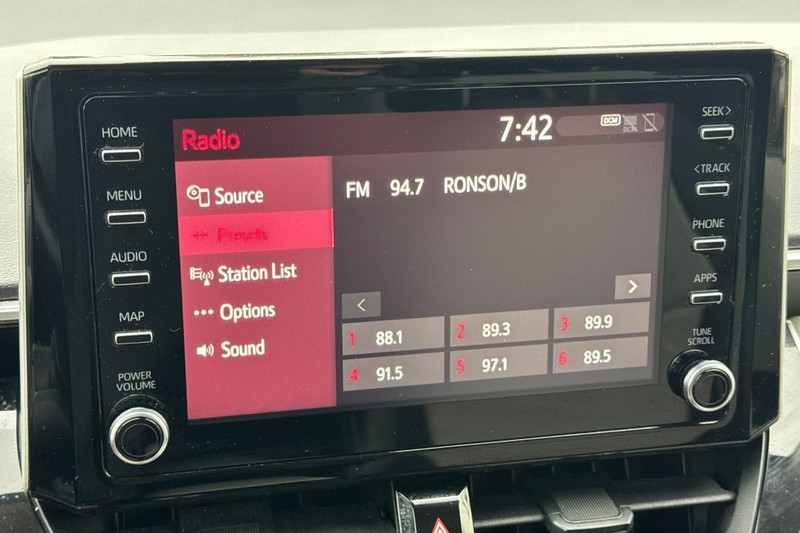 Toyota Corolla Vehicle Full-screen Gallery Image 25
