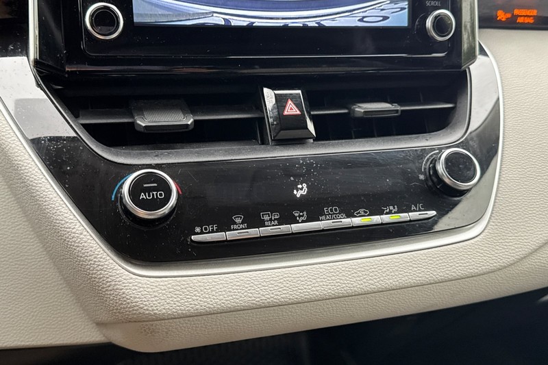 Toyota Corolla Vehicle Full-screen Gallery Image 27