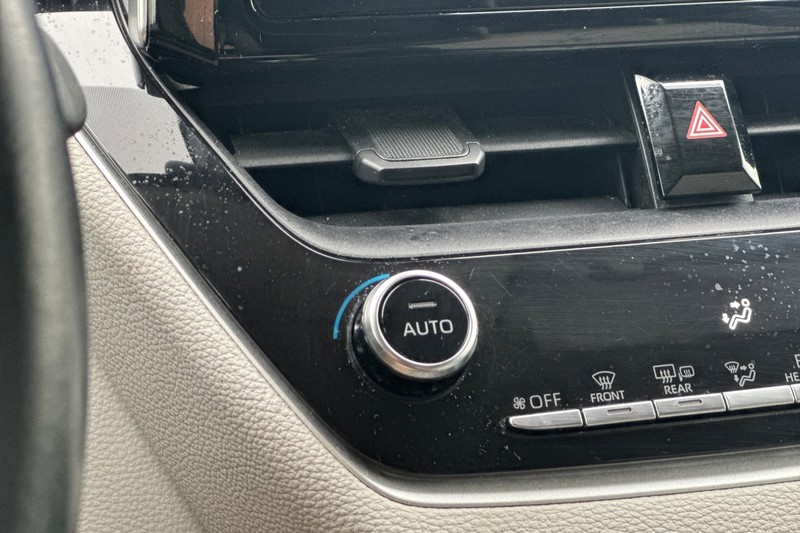 Toyota Corolla Vehicle Full-screen Gallery Image 28
