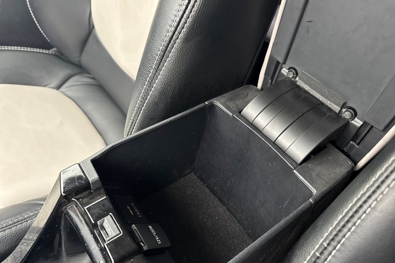 Toyota Corolla Vehicle Full-screen Gallery Image 31