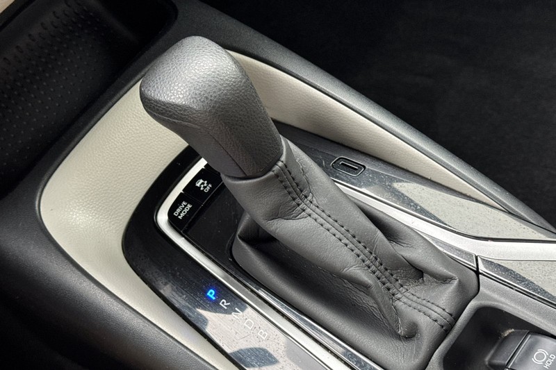Toyota Corolla Vehicle Full-screen Gallery Image 32