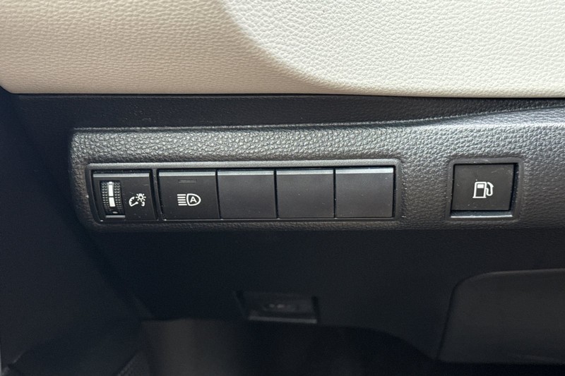 Toyota Corolla Vehicle Full-screen Gallery Image 41
