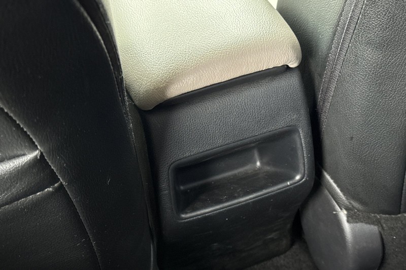 Toyota Corolla Vehicle Full-screen Gallery Image 42