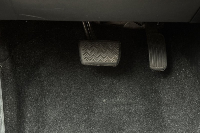 Toyota Corolla Vehicle Full-screen Gallery Image 43