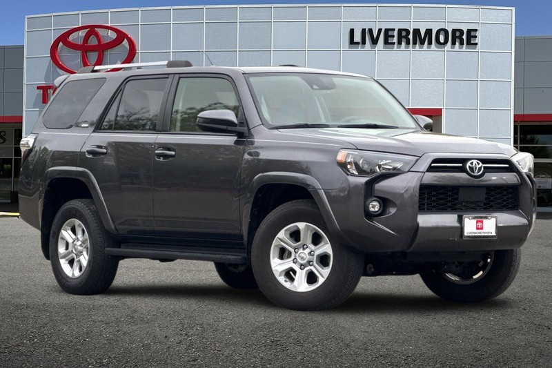 Toyota 4Runner Vehicle Full-screen Gallery Image 02