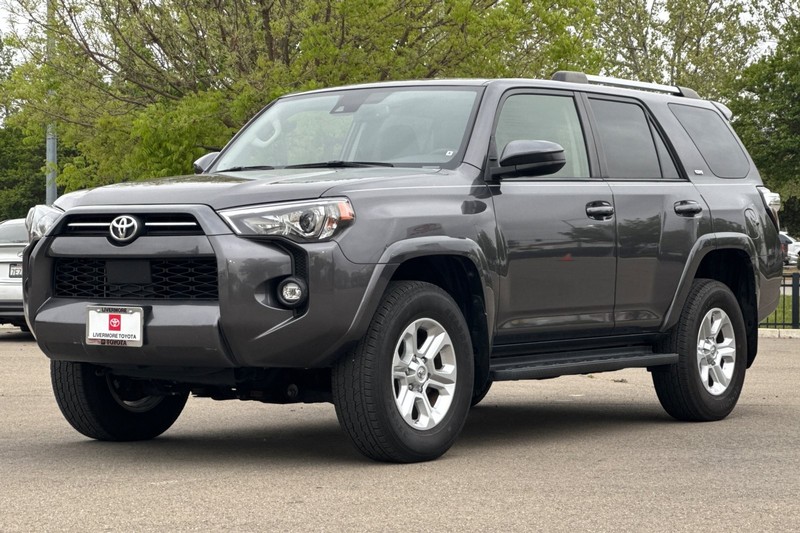 Toyota 4Runner Vehicle Full-screen Gallery Image 08