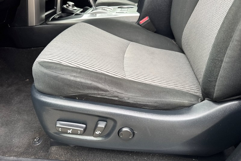 Toyota 4Runner Vehicle Full-screen Gallery Image 13