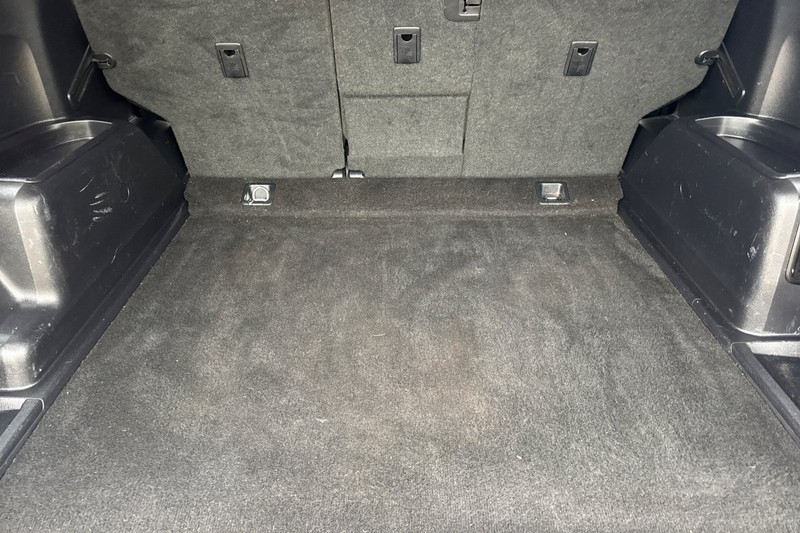 Toyota 4Runner Vehicle Full-screen Gallery Image 17