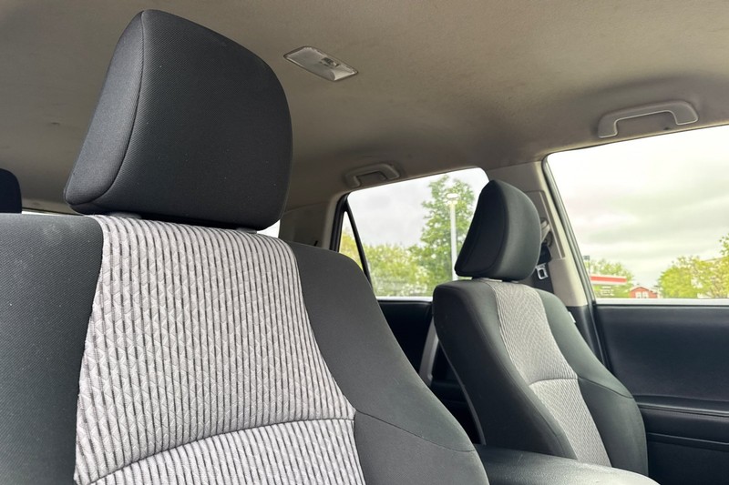 Toyota 4Runner Vehicle Full-screen Gallery Image 20