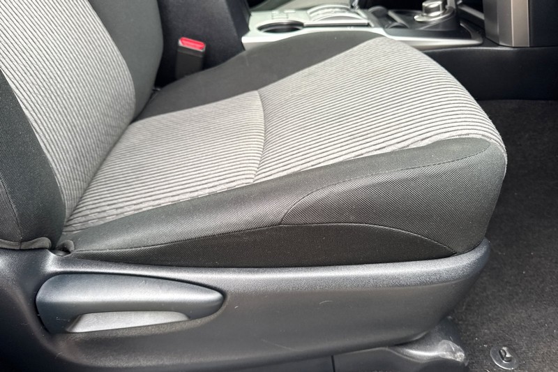 Toyota 4Runner Vehicle Full-screen Gallery Image 23