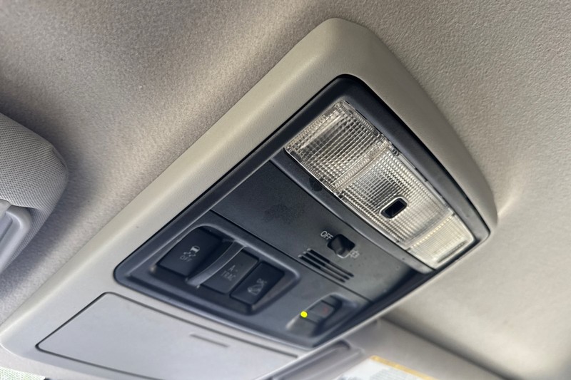 Toyota 4Runner Vehicle Full-screen Gallery Image 24