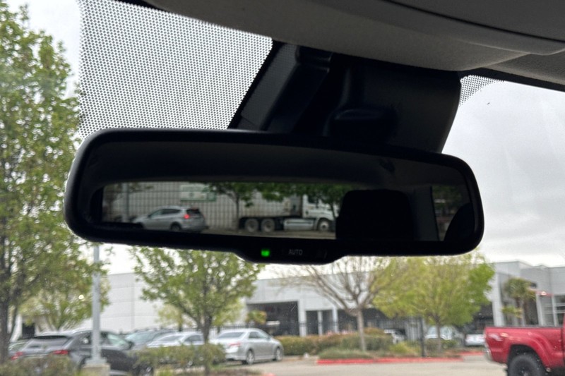Toyota 4Runner Vehicle Full-screen Gallery Image 25