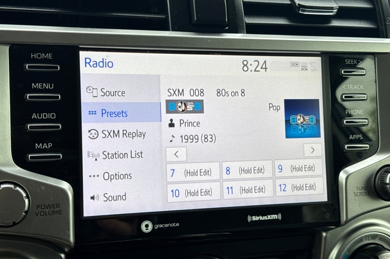 Toyota 4Runner Vehicle Full-screen Gallery Image 26