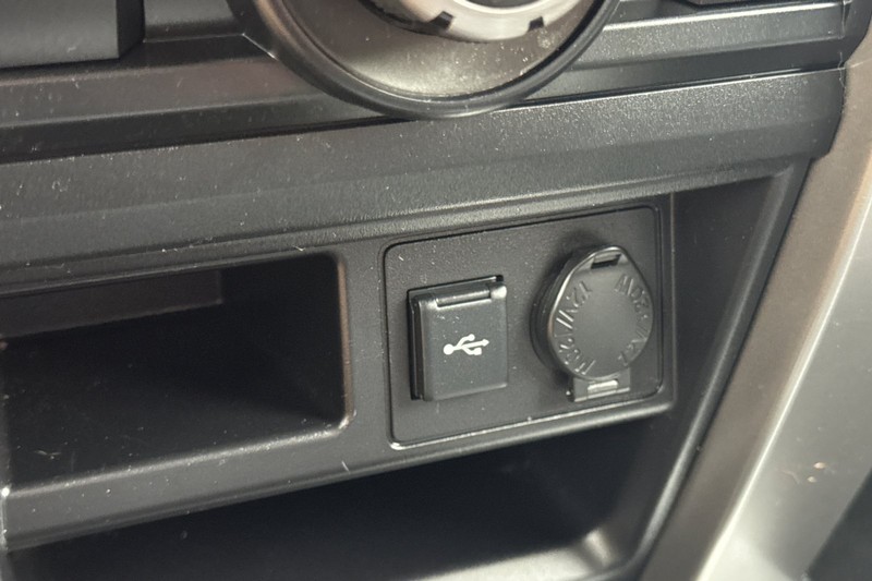 Toyota 4Runner Vehicle Full-screen Gallery Image 31