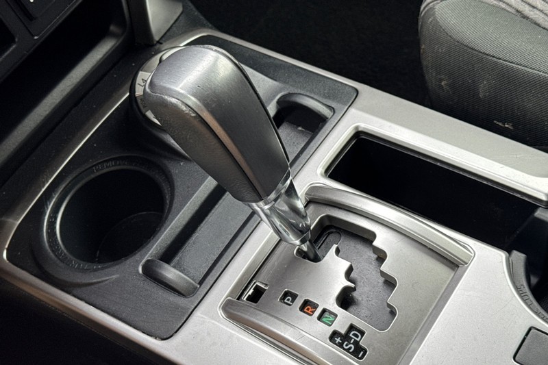 Toyota 4Runner Vehicle Full-screen Gallery Image 34