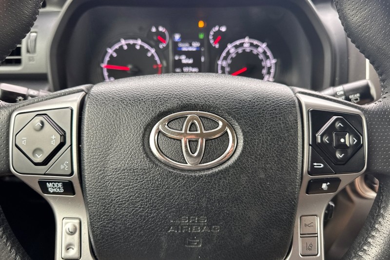 Toyota 4Runner Vehicle Full-screen Gallery Image 35