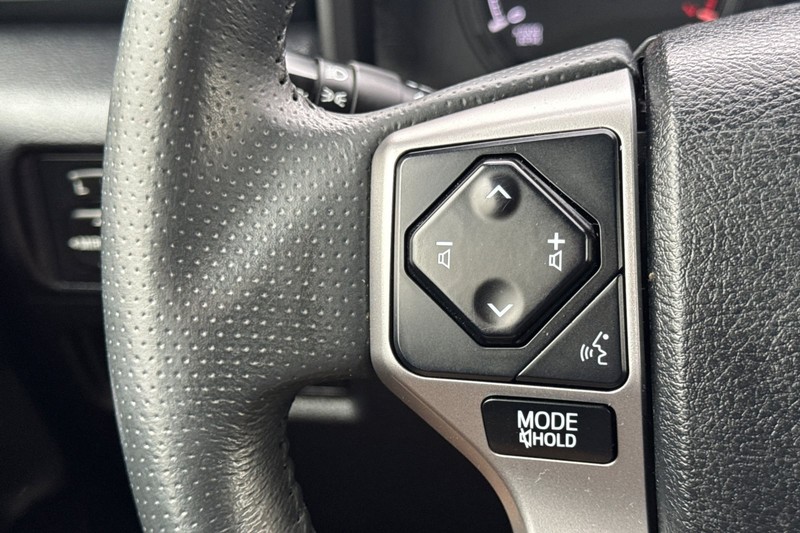 Toyota 4Runner Vehicle Full-screen Gallery Image 36