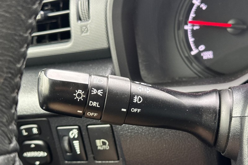 Toyota 4Runner Vehicle Full-screen Gallery Image 37