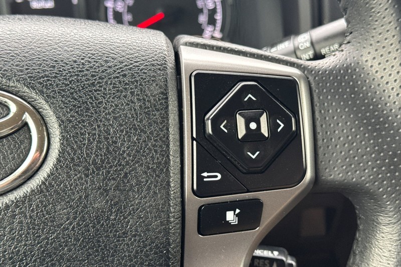 Toyota 4Runner Vehicle Full-screen Gallery Image 38
