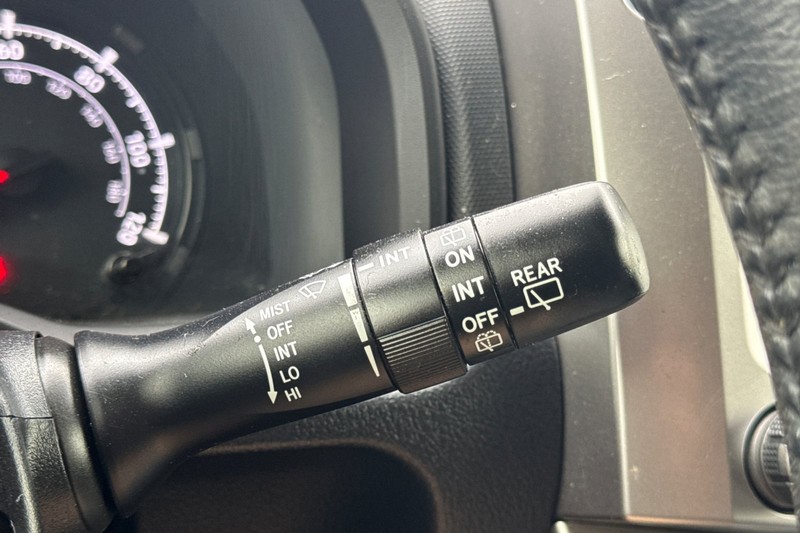 Toyota 4Runner Vehicle Full-screen Gallery Image 39