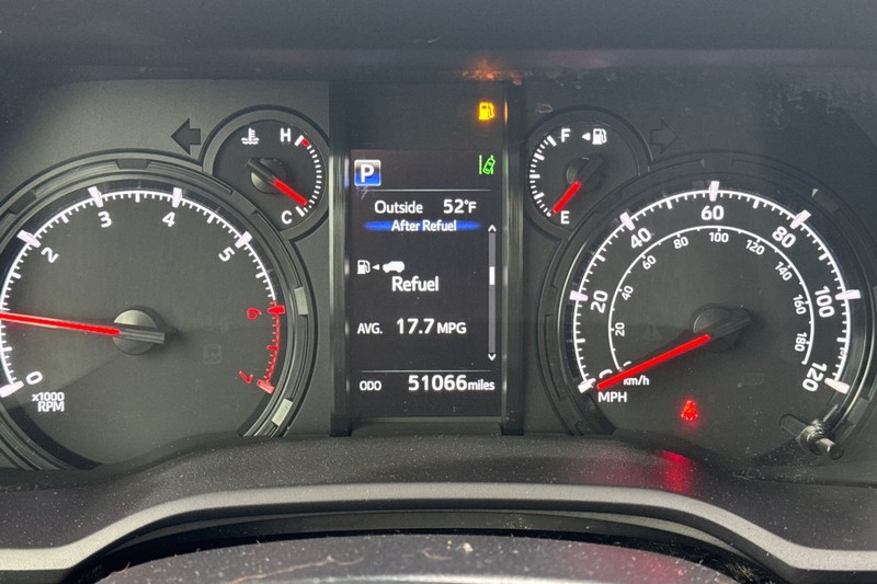 Toyota 4Runner Vehicle Full-screen Gallery Image 40