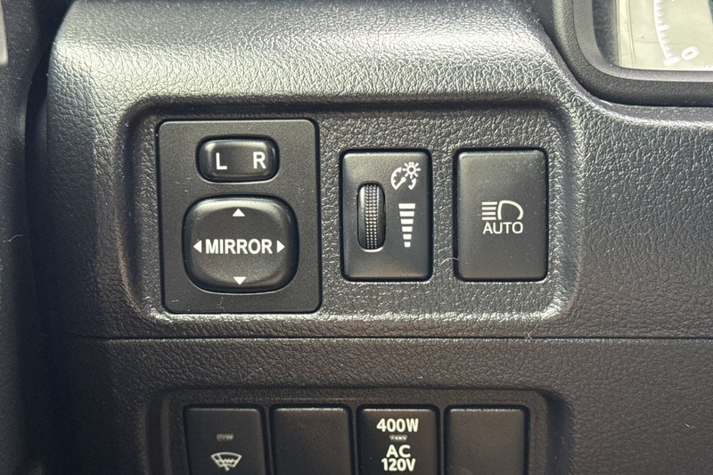 Toyota 4Runner Vehicle Full-screen Gallery Image 42