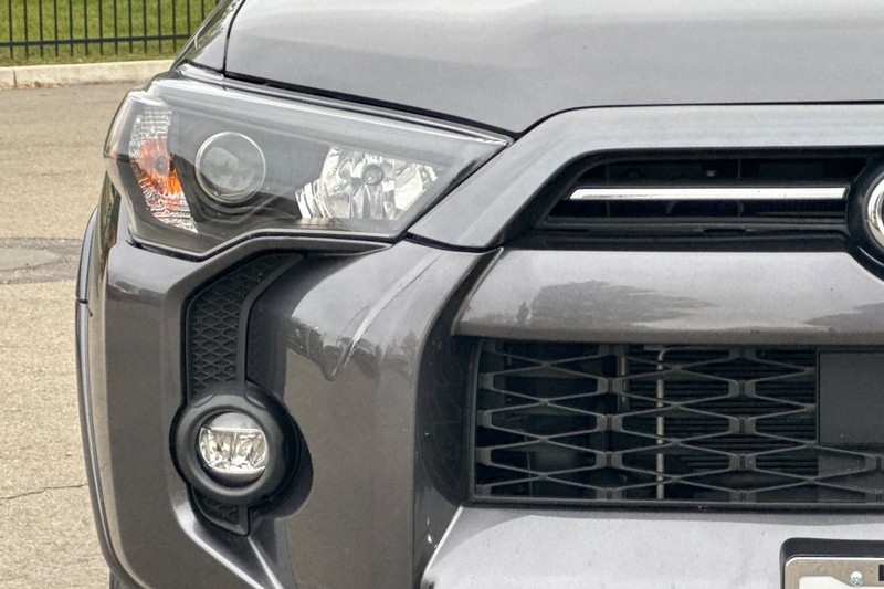 Toyota 4Runner Vehicle Full-screen Gallery Image 46