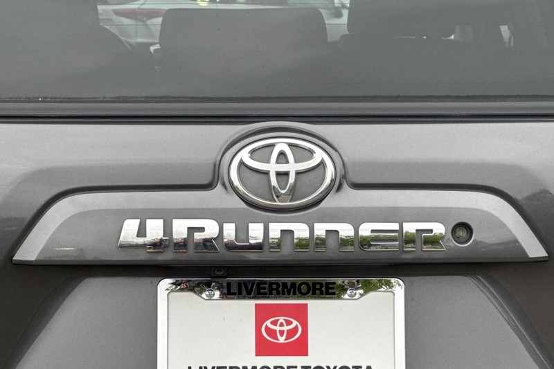 Toyota 4Runner Vehicle Full-screen Gallery Image 49