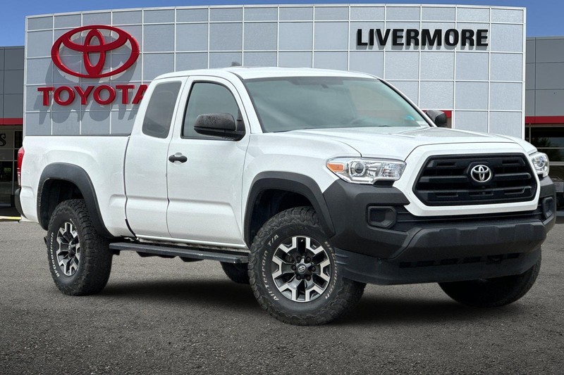 Toyota Tacoma Vehicle Full-screen Gallery Image 02