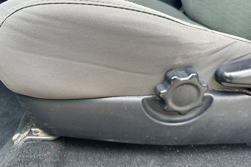 Toyota Tacoma Vehicle Full-screen Gallery Image 13